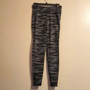 Old Navy Gray Camo Leggings